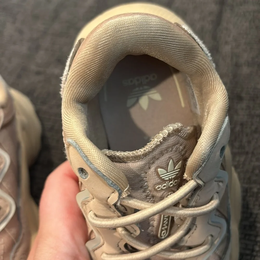 Adidas ozweego kids size 7k - Picture 3 of 4